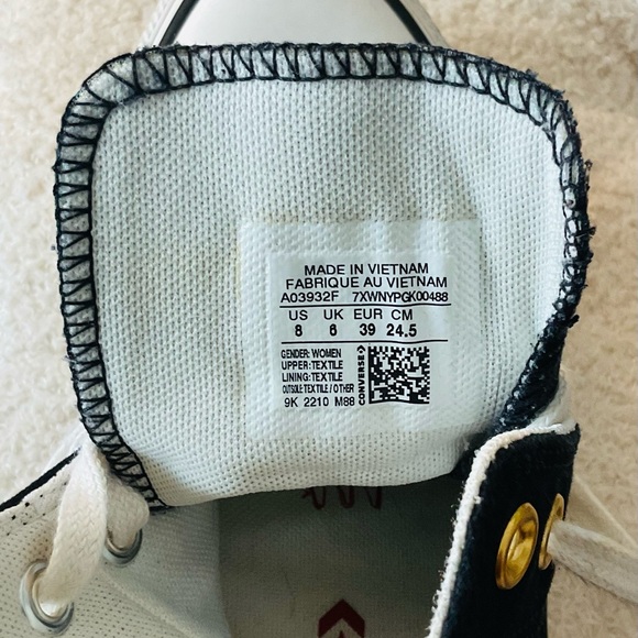 Women’s Converse White and Black High-Tops with Gold Eyelets Size 8 - Picture 4 of 4